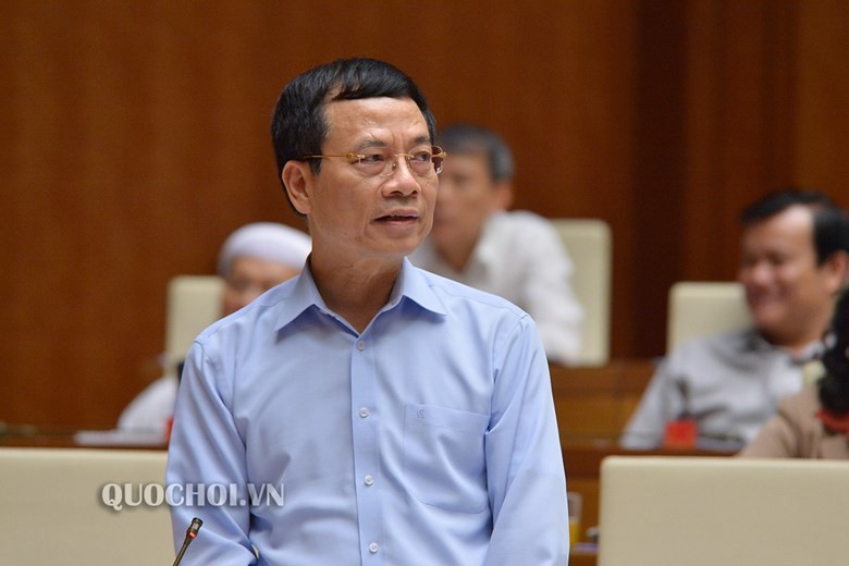 Bộ trưởng Bộ Thông tin và Truyền thông Nguyễn Mạnh Hùng tham gia trả lời chất vấn các Đại biểu Quốc hội.