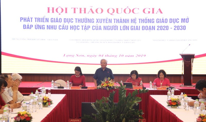 GS.TS Phạm Tất Dong phát biểu tại hội thảo