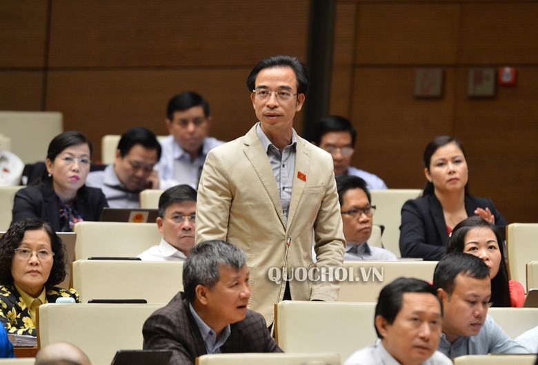 Đại biểu Nguyễn Quang Tuấn, Đoàn ĐBQH Tp. Hà Nội, phát biểu tại phiên thảo luận