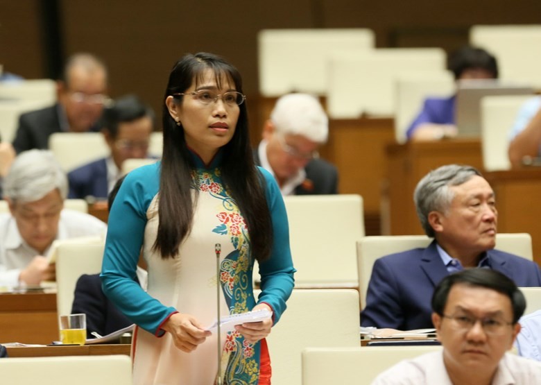 Đại biểu Châu Quỳnh Dao, Đoàn ĐBQH tỉnh Kiên Giang phát biểu ý kiến tại phiên thảo luận