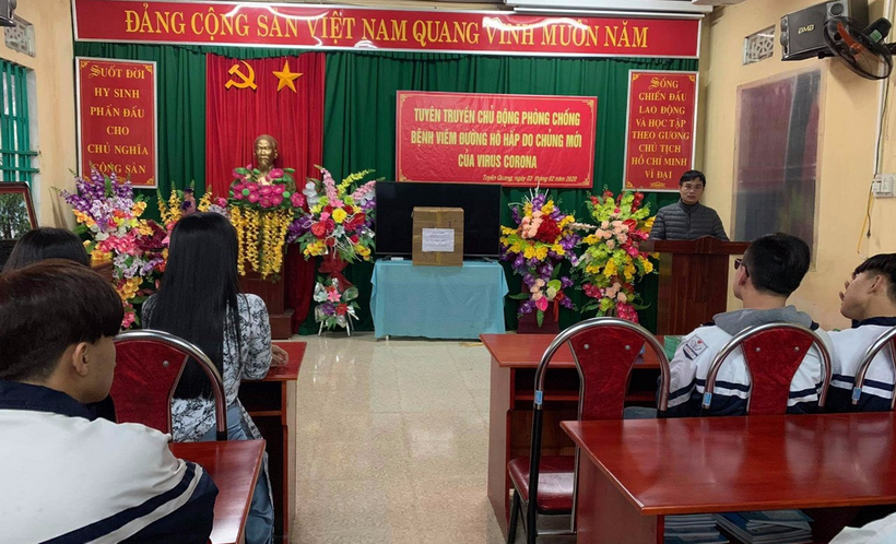 Tuyên Quang: Cựu học sinh trường THPT Sông Lô tặng nhà trường 1.000 khẩu trang
