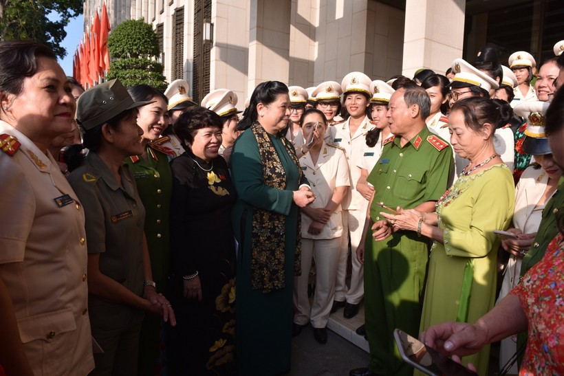 Phó Chủ tịch Quốc hội Tòng Thị Phóng gặp mặt thân mật Đoàn phụ nữ tiêu biểu trong phòng, chống ma túy toàn quốc