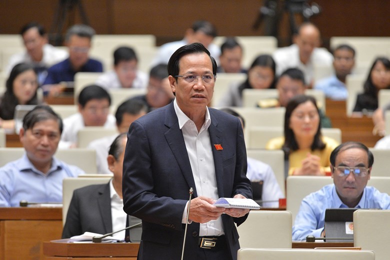 Bộ trưởng Bộ Lao động - Thương binh và Xã hội Đào Ngọc Dung trả lời chất vấn của các đại biểu Quốc hội.