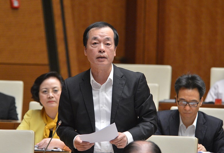 Bộ trưởng Bộ Xây dựng Phạm Hồng Hà trả lời chất vấn của các đại biểu Quốc hội.