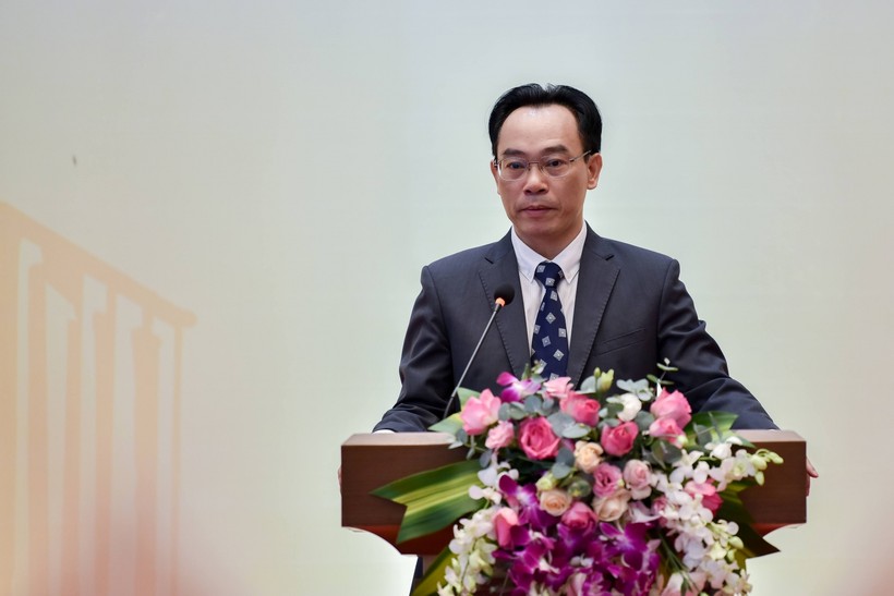 Thứ trưởng Hoàng Minh Sơn phát biểu tham luận tại hội thảo.