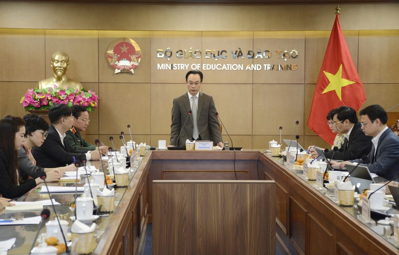 Thứ trưởng Bộ GD&ĐT Hoàng Minh Sơn chủ trì hội nghị