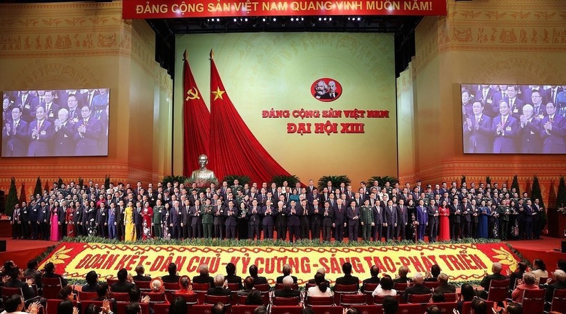 Ban Chấp hành Trung ương Đảng khóa XIII ra mắt Đại hội.