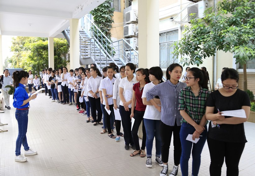 Thí sinh tham dự bài thi đánh giá năng lực của ĐH Quốc gia Hà Nội năm học 2015-2016.
