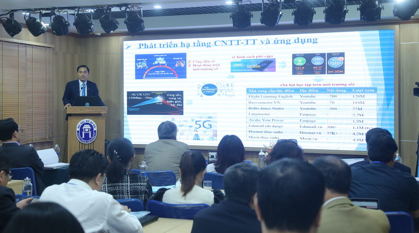  TS Dương Thăng Long - Phó Hiệu trưởng Trường ĐH Mở Hà Nội tham luận tại Hội thảo