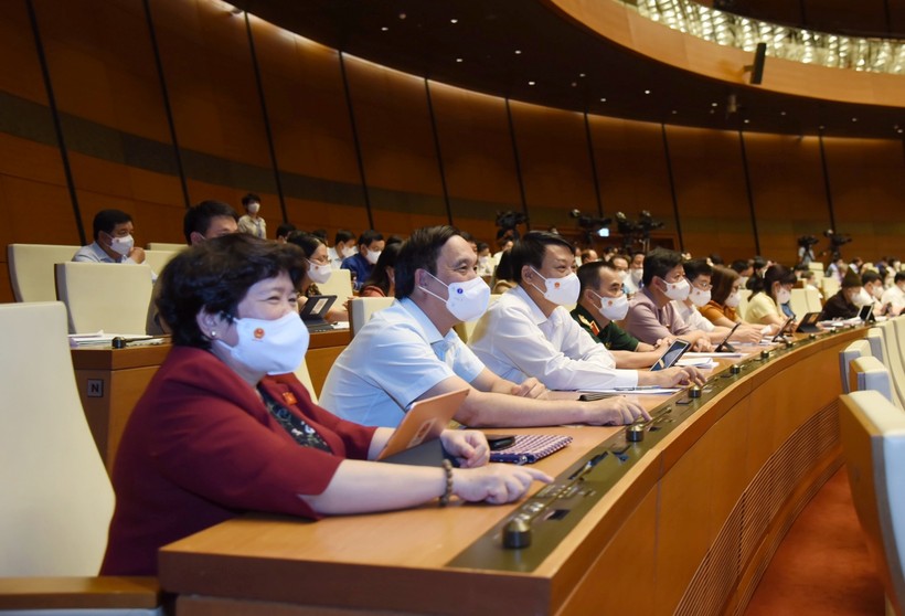 Đại biểu Quốc hội biểu quyết thông qua Nghị quyết về cơ cấu tổ chức Chính phủ nhiệm kỳ 2021-2026