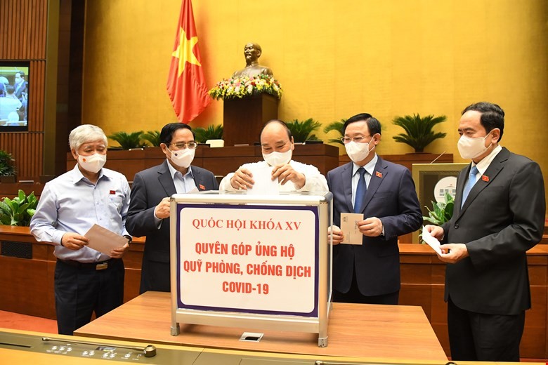 Chủ tịch nước, Lãnh đạo Quốc hội, Chủ tịch Uỷ ban Trung ương Mặt trận Tổ quốc Việt Nam ủng hộ Quỹ.