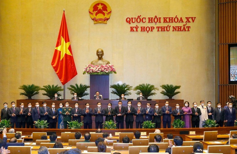 Các Phó Thủ tướng, Bộ trưởng và các thành viên của Chính phủ ra mắt Quốc hội.