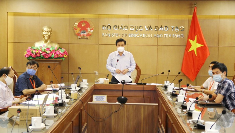 Thứ trưởng Nguyễn Hữu Độ phát biểu tại buổi làm việc.