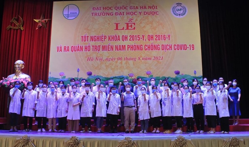 Lễ ra quân hỗ trợ miền Nam phòng chống dịch Covid-19 của Trường ĐH Y dược (ĐH Quốc gia Hà Nội).