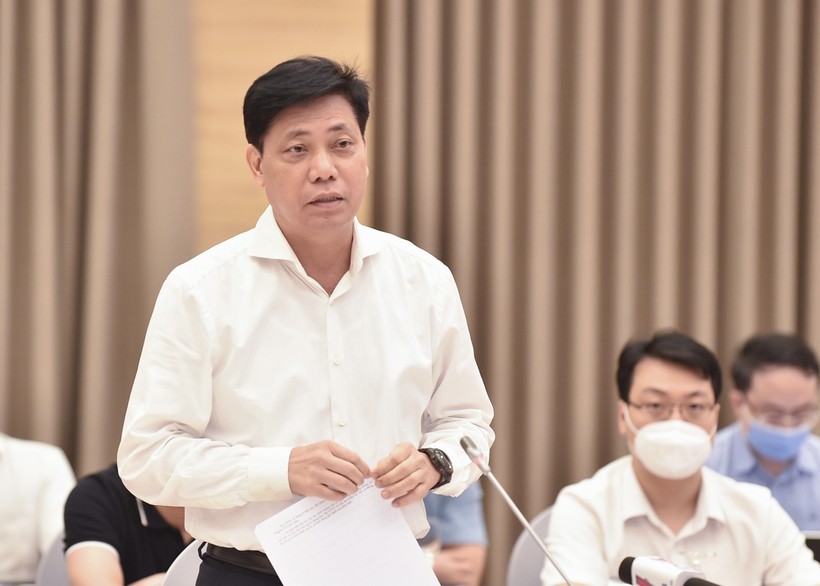 Thứ trưởng Bộ GTVT  Nguyễn Ngọc Đông trả lời báo chí.