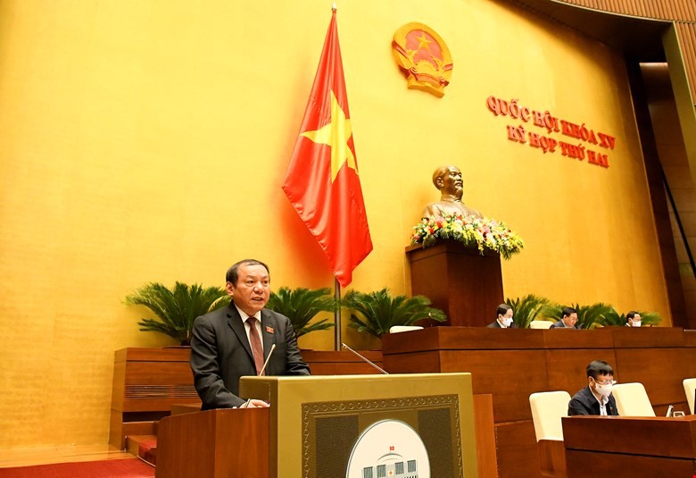Bộ trưởng Bộ Văn hóa, Thể thao và Du lịch Nguyễn Văn Hùng, thừa ủy quyền của Thủ tướng Chính phủ trình bày Tờ trình về dự án Luật Điện ảnh (sửa đổi)
