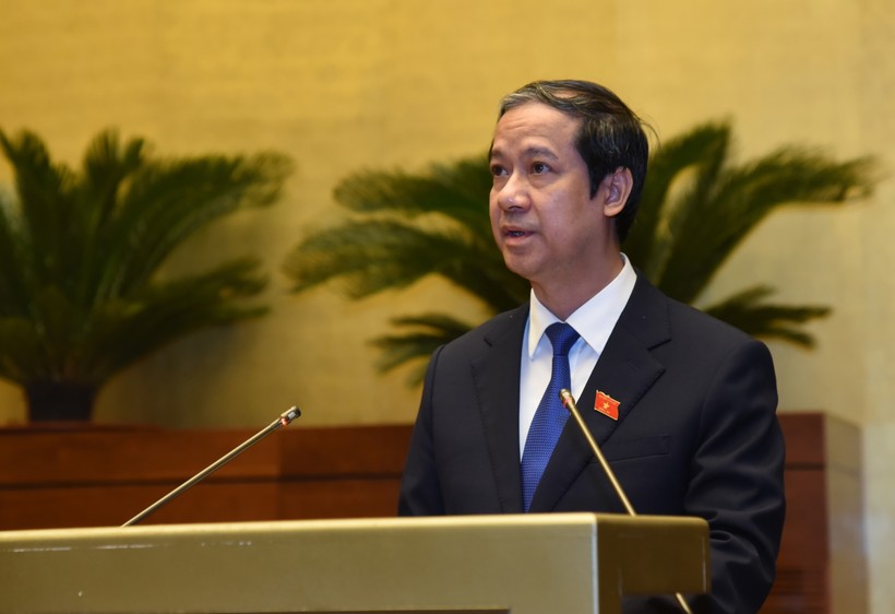 Bộ trưởng Bộ GD&ĐT Nguyễn Kim Sơn trả lời chất vấn của đại biểu Quốc hội. Ảnh: Quang Khánh