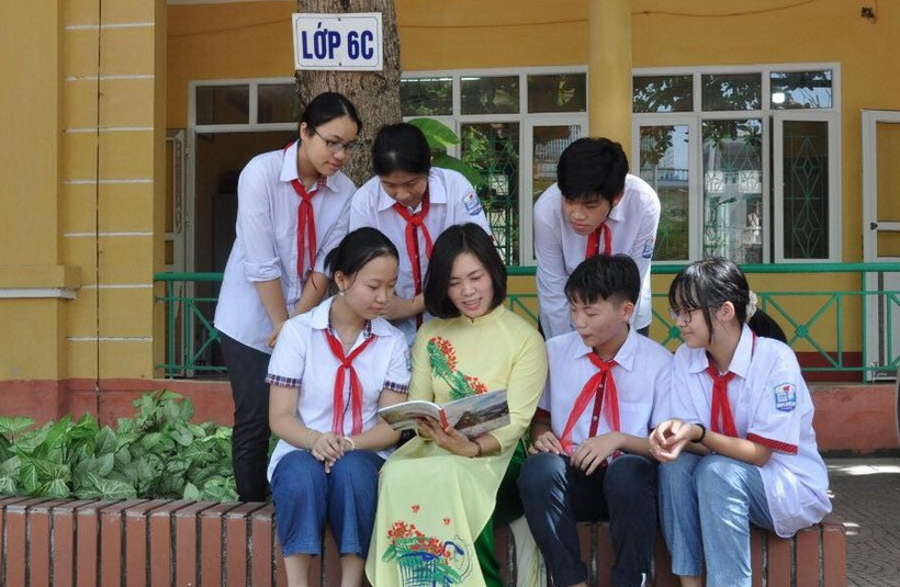 Cô Hương và các học trò của mình