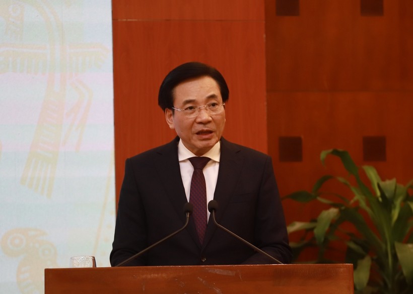 Bộ trưởng, Chủ nhiệm Văn phòng Chính phủ Trần Văn Sơn phát biểu tại buổi họp báo