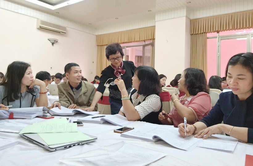 TS Nguyễn Thị Tuyết Hạnh tại một khoá tập huấn, bồi dưỡng - thời điểm chưa có dịch Covid-19.