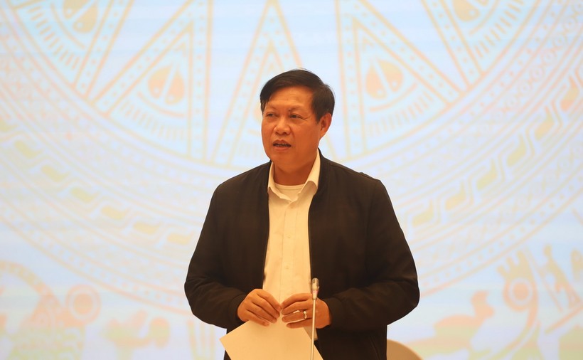 Thứ trưởng Bộ Y tế Đỗ Xuân Tuyên trả lời câu hỏi của phóng viên tại buổi họp báo chiều 3/3