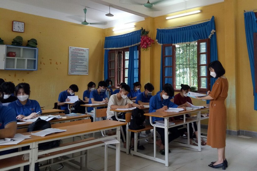 Cô Lê Thị Thu Hiền trong giờ lên lớp