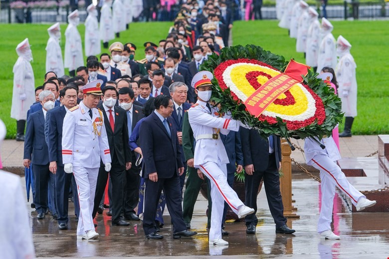 Lãnh đạo Đảng, Nhà nước và các đại biểu Quốc hội vào Lăng viếng Chủ tịch Hồ Chí Minh trước khai mạc Kỳ họp thứ 3, Quốc hội khoá XV