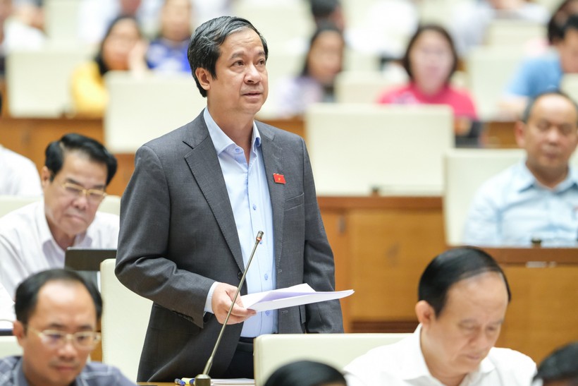 Bộ trưởng Bộ GD&ĐT Nguyễn Kim Sơn phát biểu tại phiên thảo luận chiều 1/6.