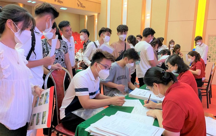 Tân sinh viên Trường ĐH Hùng Vương (Phú Thọ) nhập học đợt 1 năm 2022.