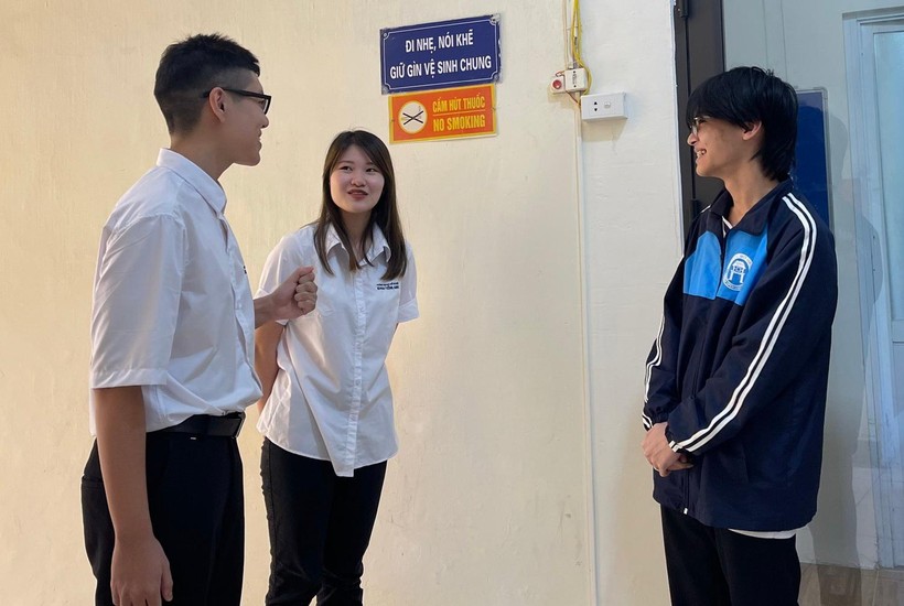 Tất cả các khu vực như giảng đường của Trường ĐH Mở Hà Nội đều được dán biển “Không hút thuốc”. Ảnh: NVCC.