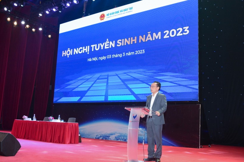  Thứ trưởng Bộ GD&ĐT Hoàng Minh Sơn kết luận Hội nghị Tuyển sinh năm 2023.