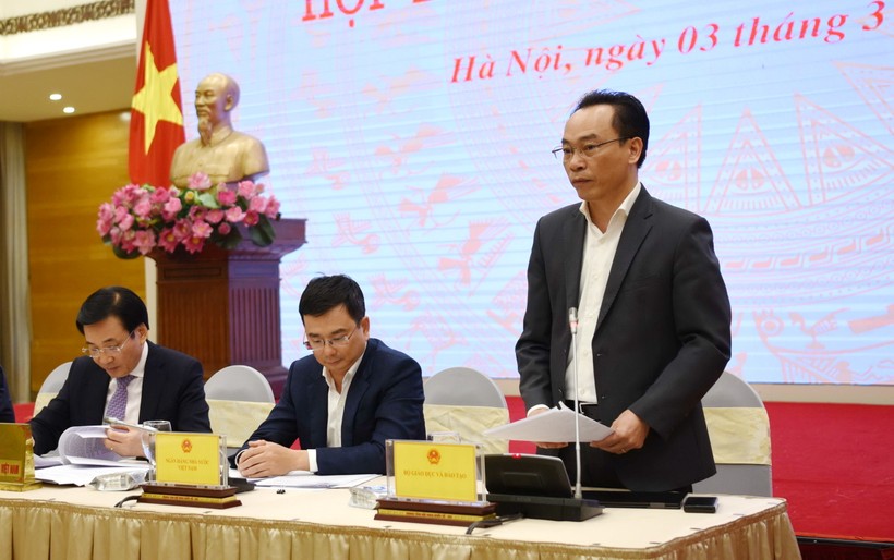 Thứ trưởng Hoàng Minh Sơn trả lời báo chí tại buổi họp báo Chính phủ thường kỳ tháng 2/2023.