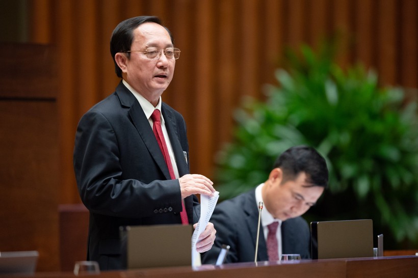 Bộ trưởng Bộ Khoa học và Công nghệ Huỳnh Thành Đạt trả lời chất vấn tại phiên làm việc sáng 7/6.