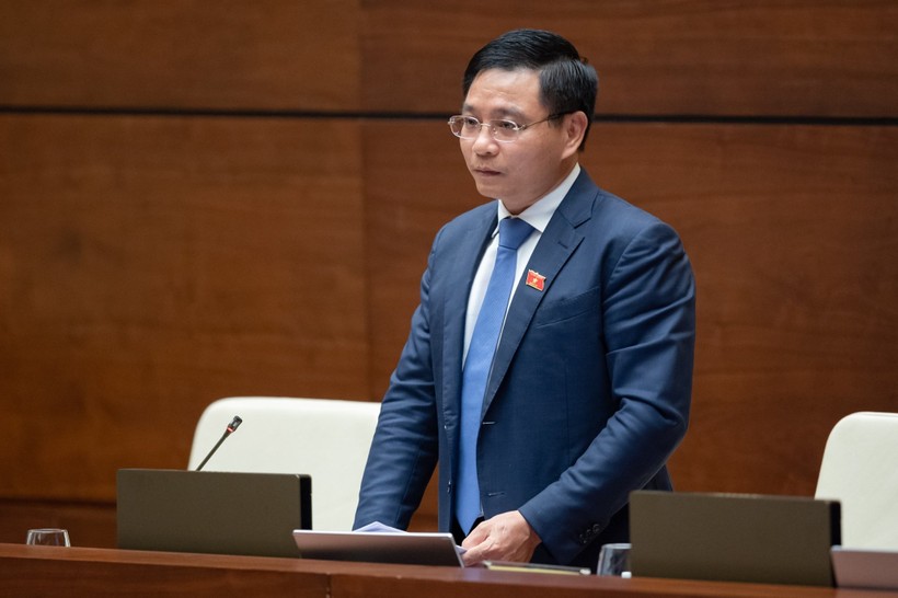  Bộ trưởng Bộ Giao thông vận tải Nguyễn Văn Thắng trả lời chất vấn của đại biểu Quốc hội.