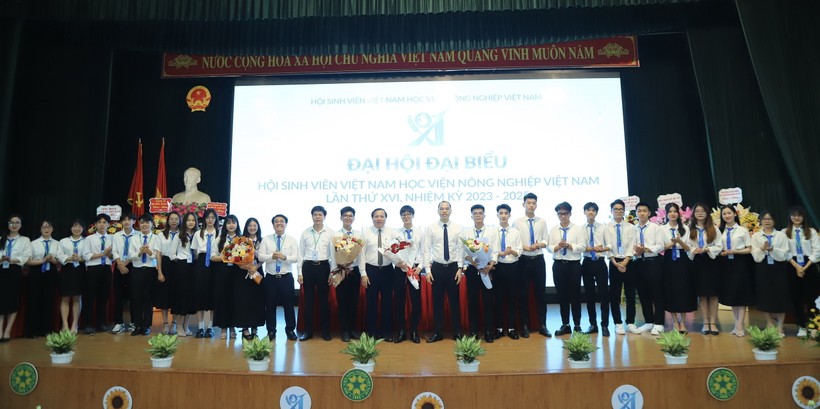 Ban chấp hành Hội Sinh viên Việt Nam Học viện Nông nghiệp Việt Nam Khóa XVI, nhiệm kỳ 2023 - 2025 ra mắt Đại hội.
