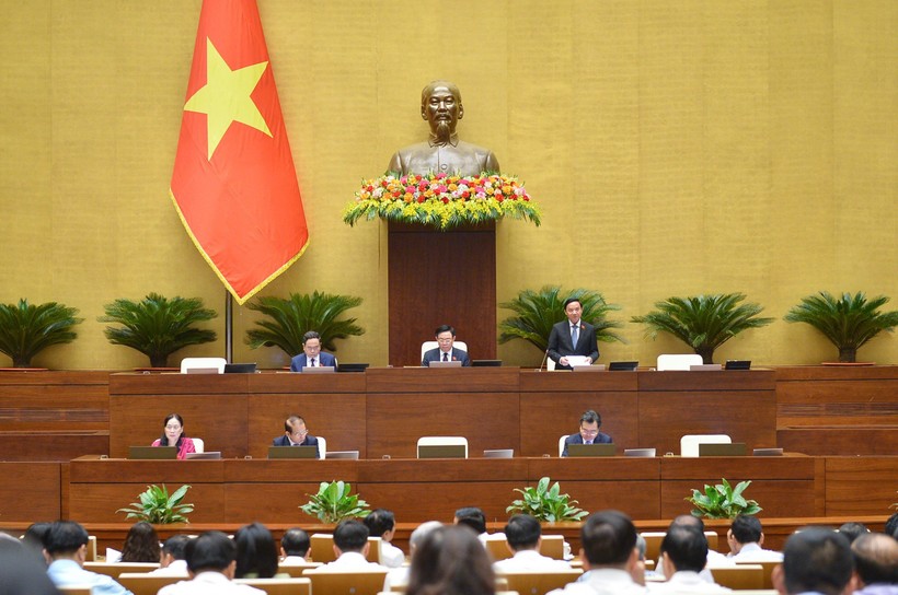 Phó Chủ tịch Quốc hội Nguyễn Khắc Định điều hành nội dung thảo luận.