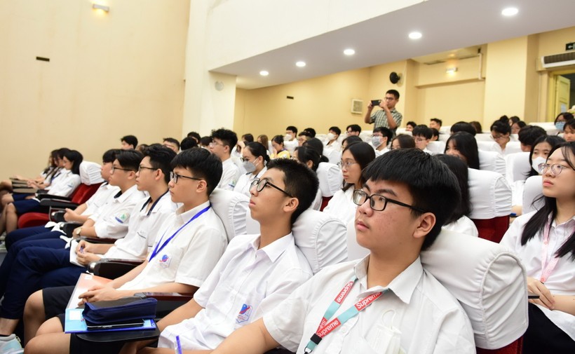 100 học sinh trở thành học viên của Khóa bồi dưỡng lý luận chính trị dành cho đối tượng kết nạp Đảng K113A.