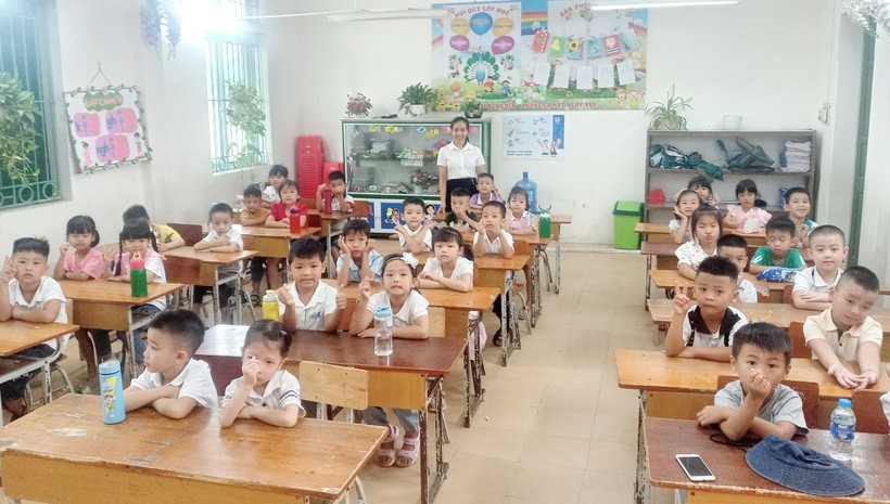 Học sinh lớp 1 Trường tiểu học Cẩm Đông (Cẩm Giàng, Hải Dương) trong ngày đầu đến lớp. Ảnh: NTCC.