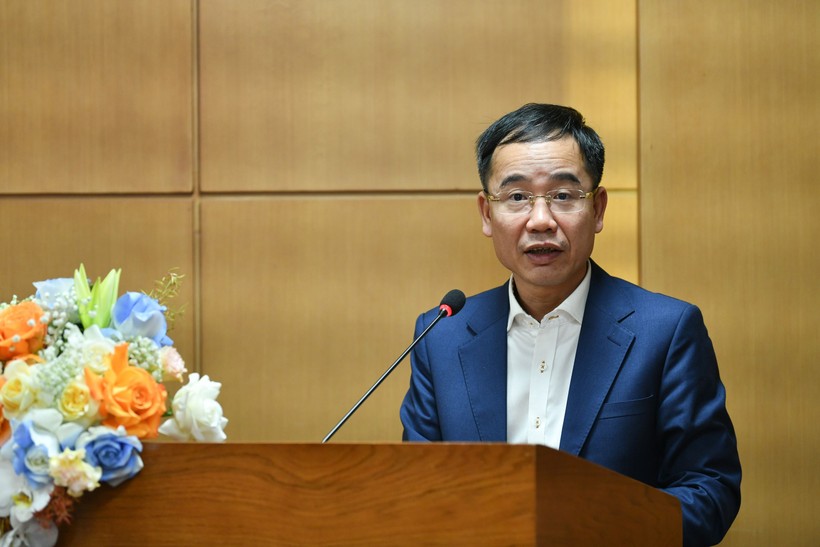 Ông Nguyễn Văn Hiếu phát biểu tại buổi họp báo.