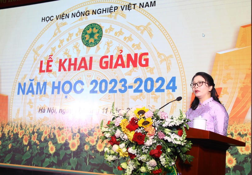 GS.TS Nguyễn Thị Lan - Giám đốc Học viện Nông nghiệp Việt Nam phát biểu tại lễ khai giảng.