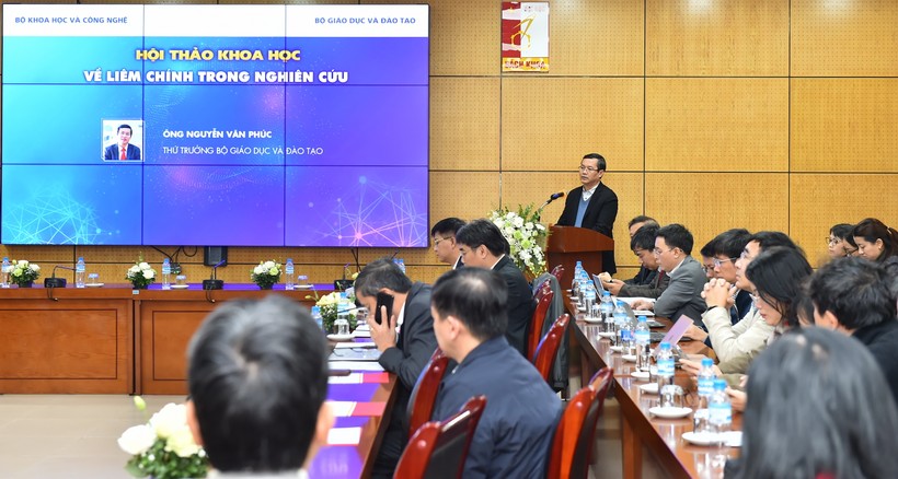 Thứ trưởng Bộ GD&ĐT Nguyễn Văn Phúc phát biểu khai mạc hội thảo.