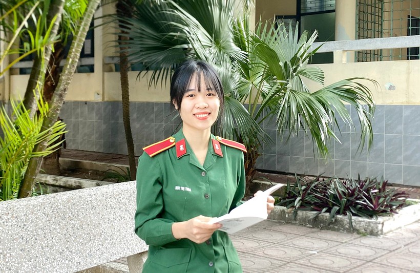 Phút thư giãn của Bùi Thị Thoa tại Học viện Kỹ thuật Quân sự.