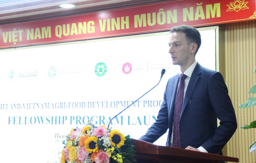 Ông Conor Finn - Phó Đại sứ Cộng hòa Ireland tại Việt Nam phát biểu tại chương trình.