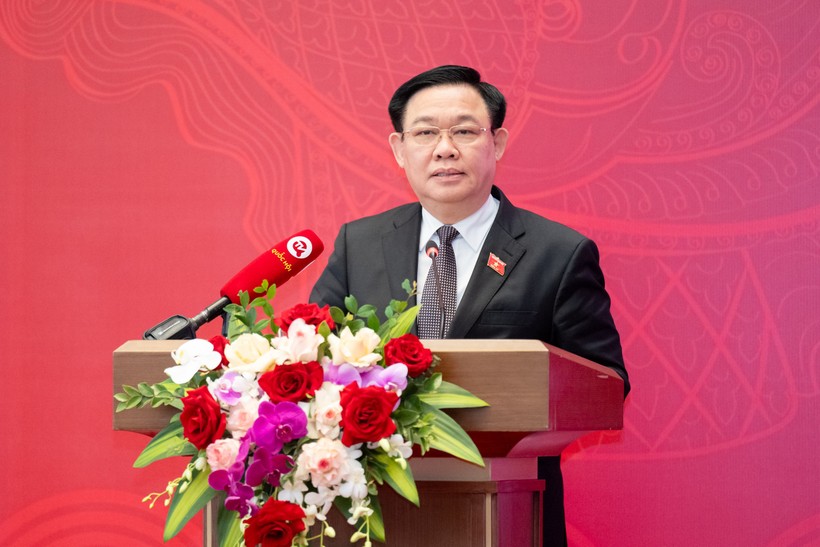 Chủ tịch Quốc hội Vương Đình Huệ phát biểu tại hội nghị.