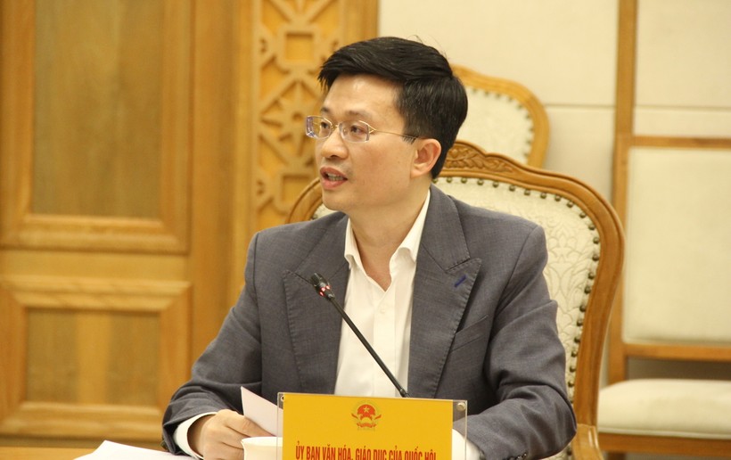 Ông Đỗ Chí Nghĩa phát biểu tại cuộc họp.