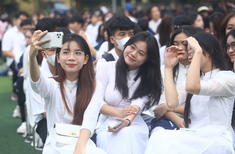 Sinh viên Trường ĐH Sư phạm Hà Nội trong ngày khai giảng năm học 2023 - 2024.