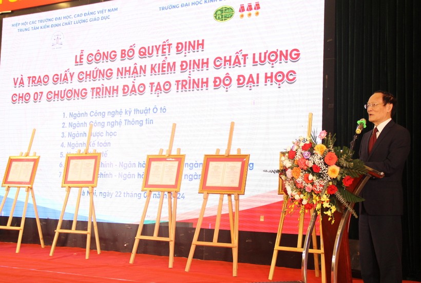 GS.TS Nguyễn Công nghiệp phát biểu tại buổi lễ.