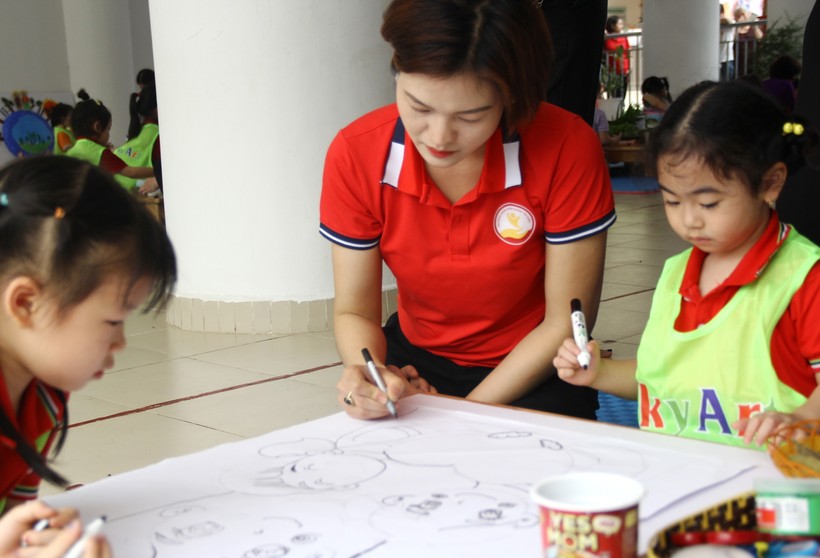 Ngày hội sáng tạo dành cho cô - trò các trường mầm non quận Tây Hồ (Hà Nội).
