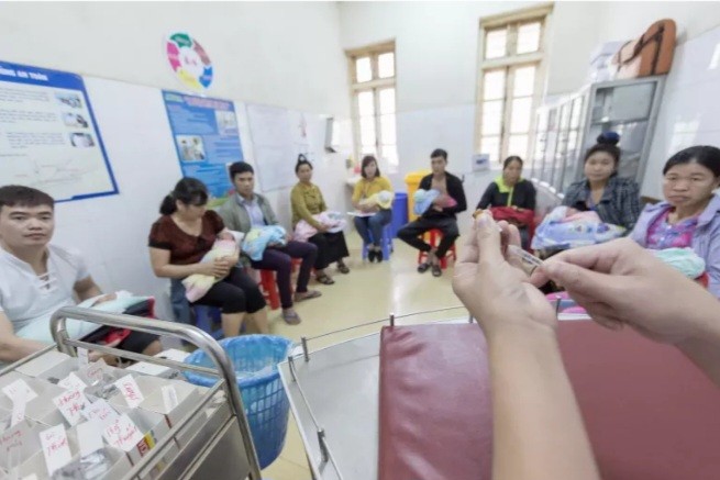 Tiêm chủng là cách an toàn và hiệu quả nhất để bảo vệ trẻ em chống lại nhiều căn bệnh chết người có thể phòng ngừa được. (Nguồn: UNICEF Việt Nam / Trương Việt Hùng).