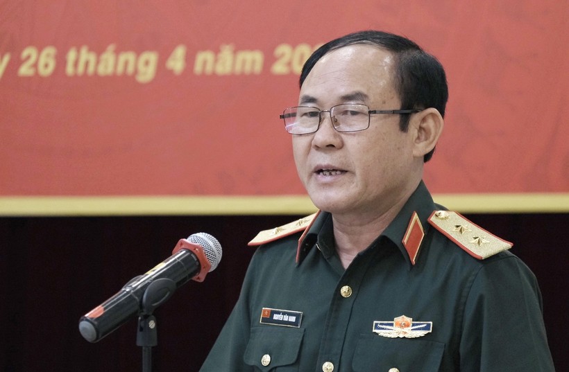 Trung tướng Nguyễn Văn Oanh chia sẻ tại buổi họp báo. Ảnh: Dương Tâm.